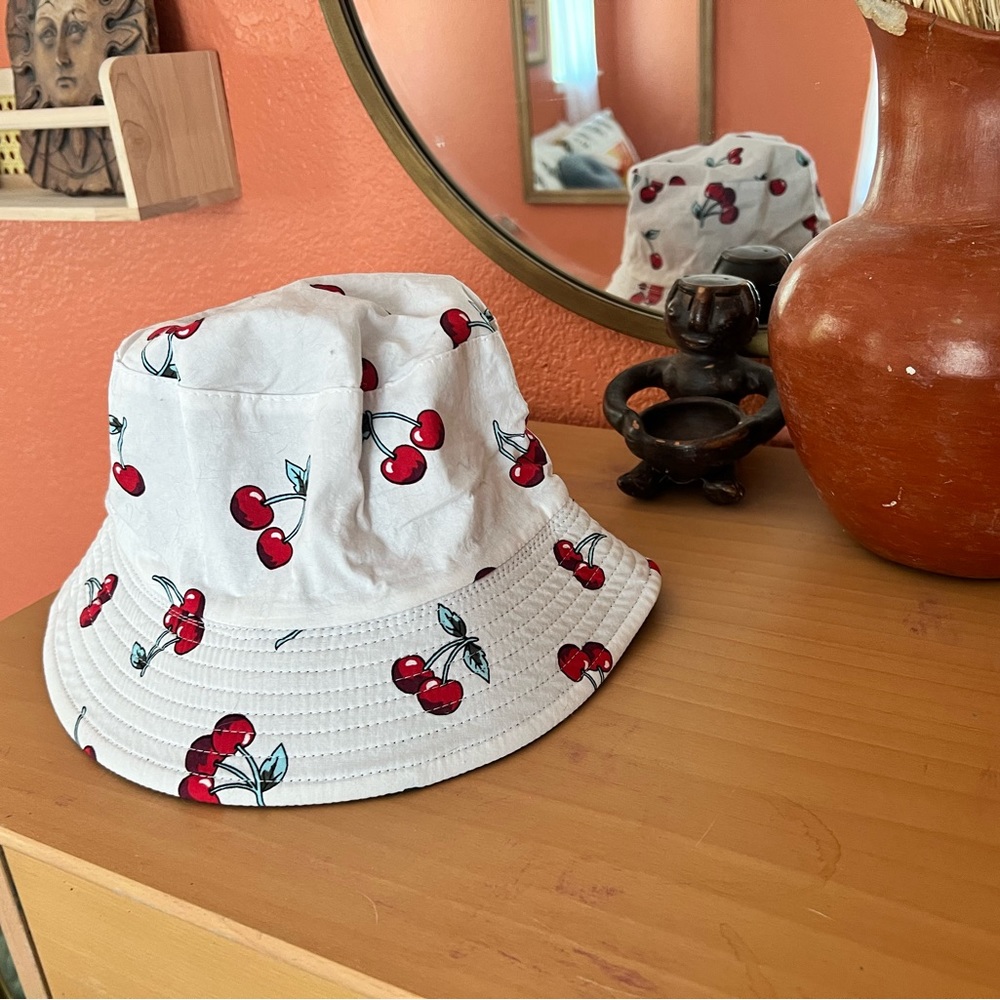 Bucket hat (Cherries)
